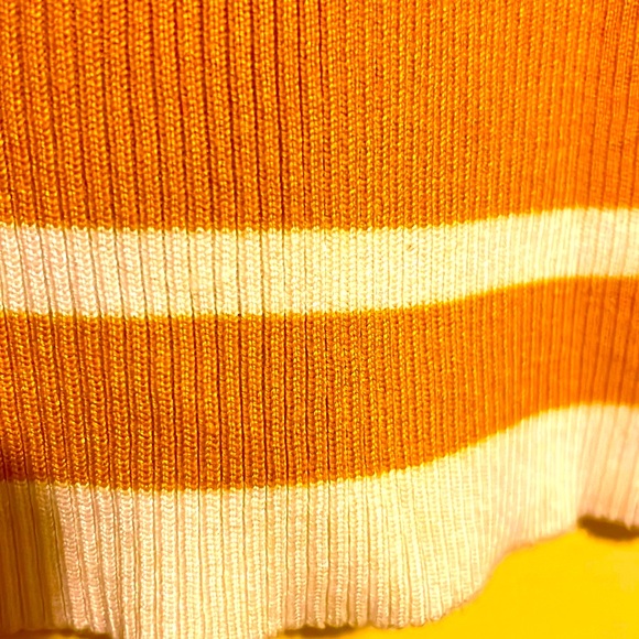 V-neck Yellow T-Shirt with White Stripes Knitted Short Sleeves Very Stretchy - Picture 5 of 7
